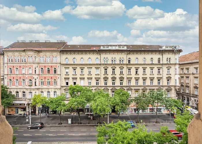 Elizabeth Boulevard Apartment