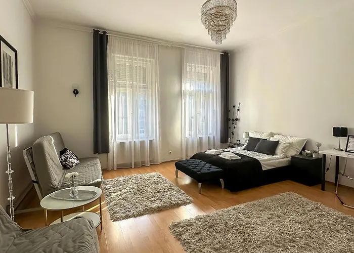 Elizabeth Boulevard Apartment